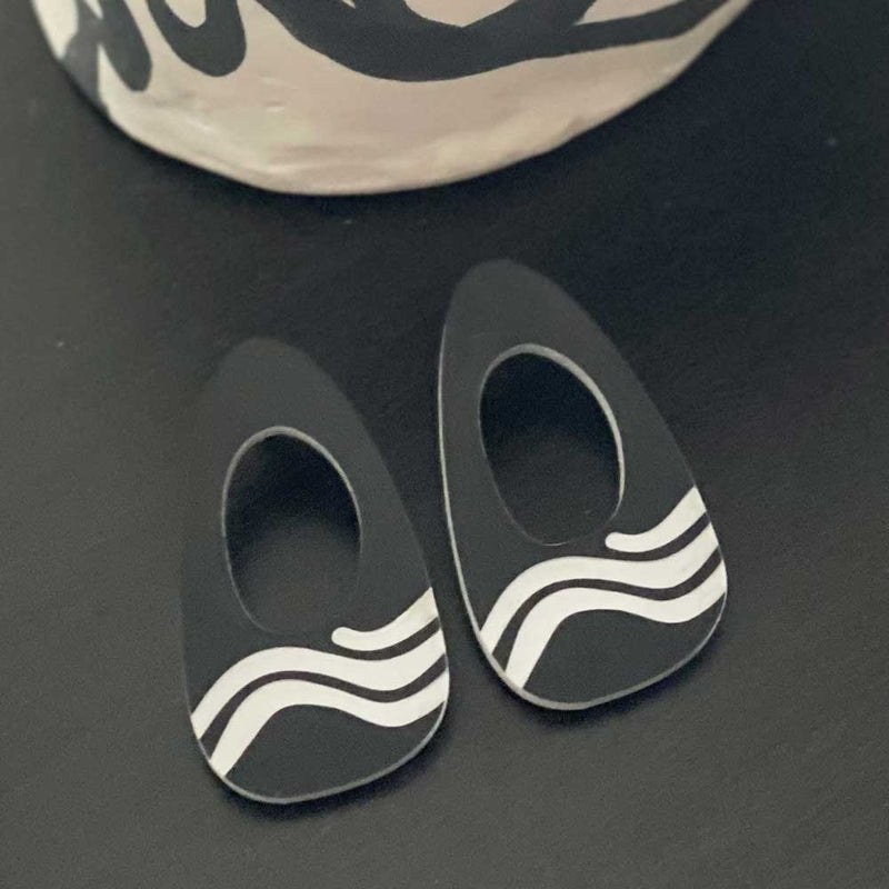 Wave Earrings - black and white