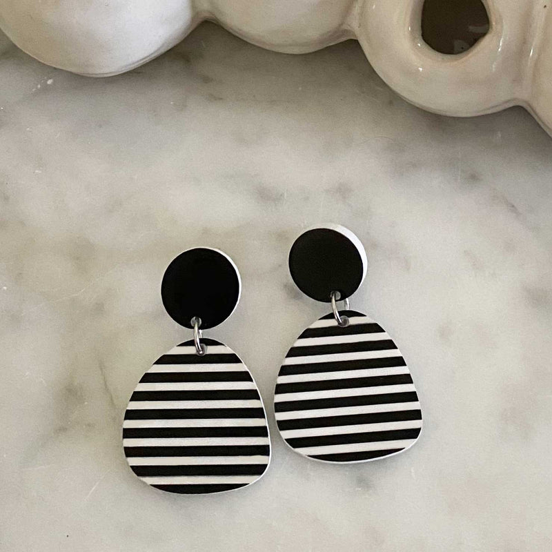Pebbles Earrings Striped- White and Black - Medium Size